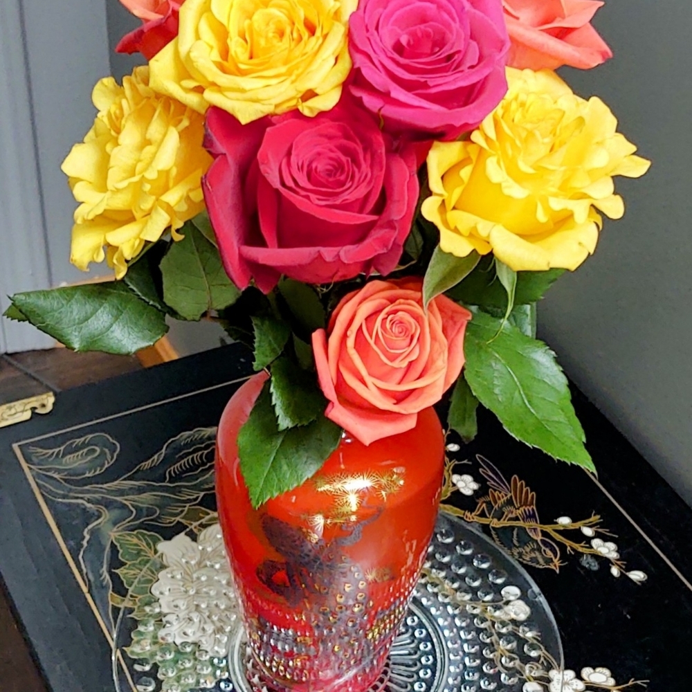 Vtg peacock 24K poppy red vibrant vase planter art